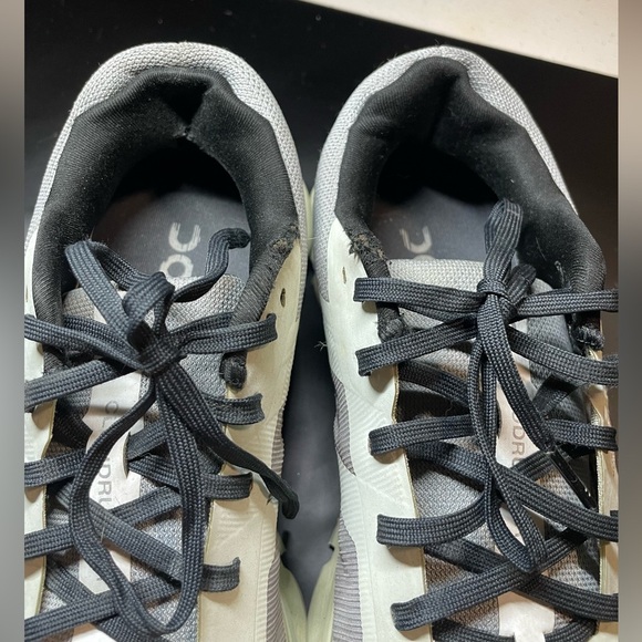 On cloud On Running cloudrunner sneakers women’s 9 size - Picture 9 of 11